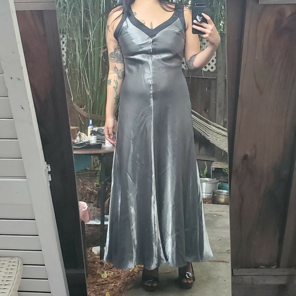 Vintage 90s Faviana shimmery silver gown strappy